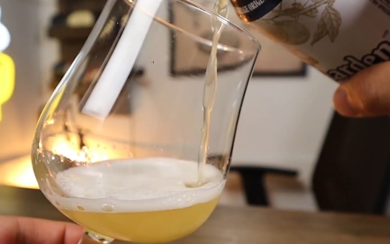 Is Blue Moon a Hefeweizen Beer? BrewingCrafter